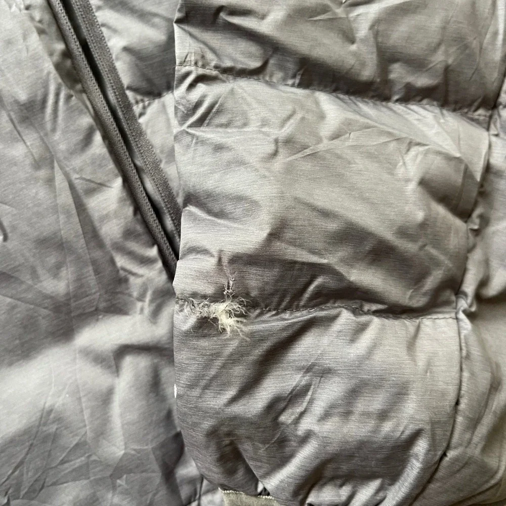 The North Face 550 Down Puffer Jacket Mens Medium Grey Full Zip Flawed